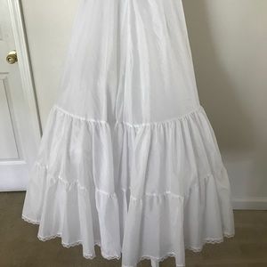 David’s Bridal 👰 Two-Tier Med Fullness ALine Slip